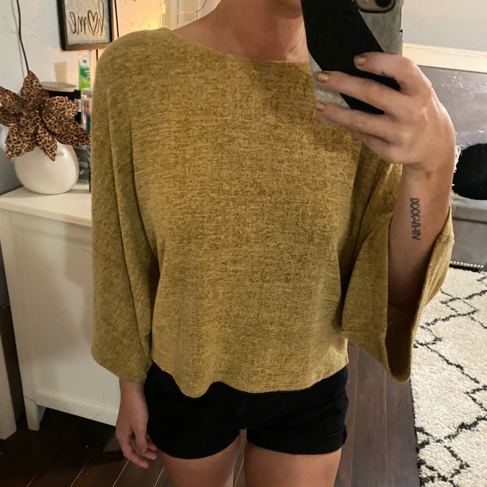 Glam lightweight bat sleeve sweater